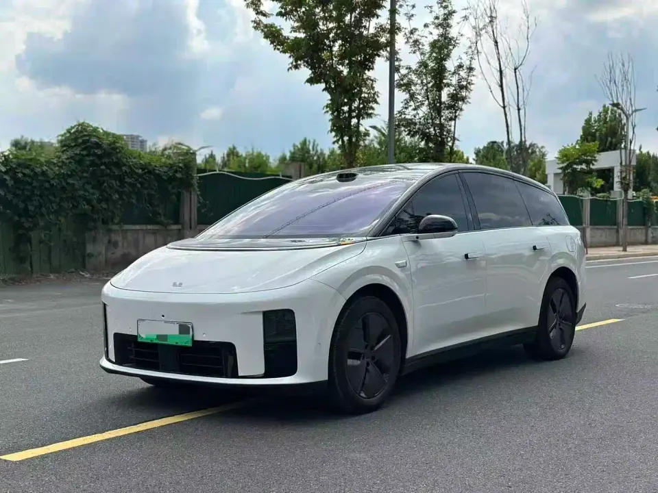 Li Auto Li i8 Standard Edition 2025