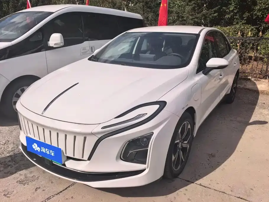 Hongqi E-QM5 Basic Travel Edition 2024