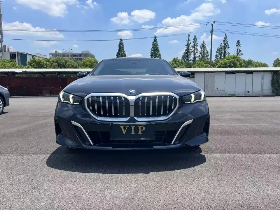 BMW 5 Series 530Li Leading Luxury Package 2025