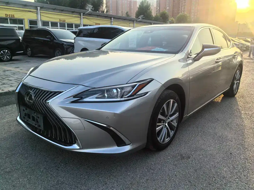Lexus ES 200 Excellence Edition 2021