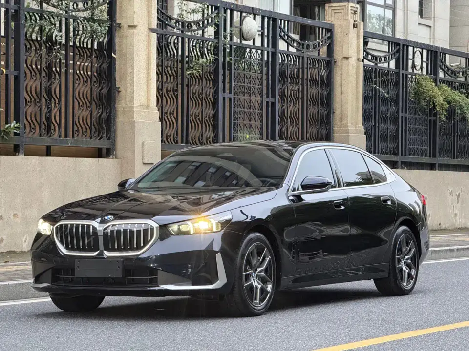 BMW 5 Series 530Li Leading Luxury Package 2025