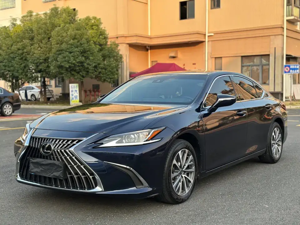 Lexus ES 200 Excellence Edition 2023