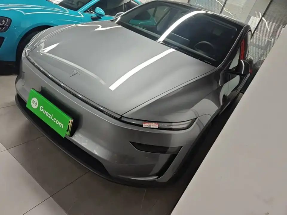 Tesla Model Y Rear-Wheel Drive 2025