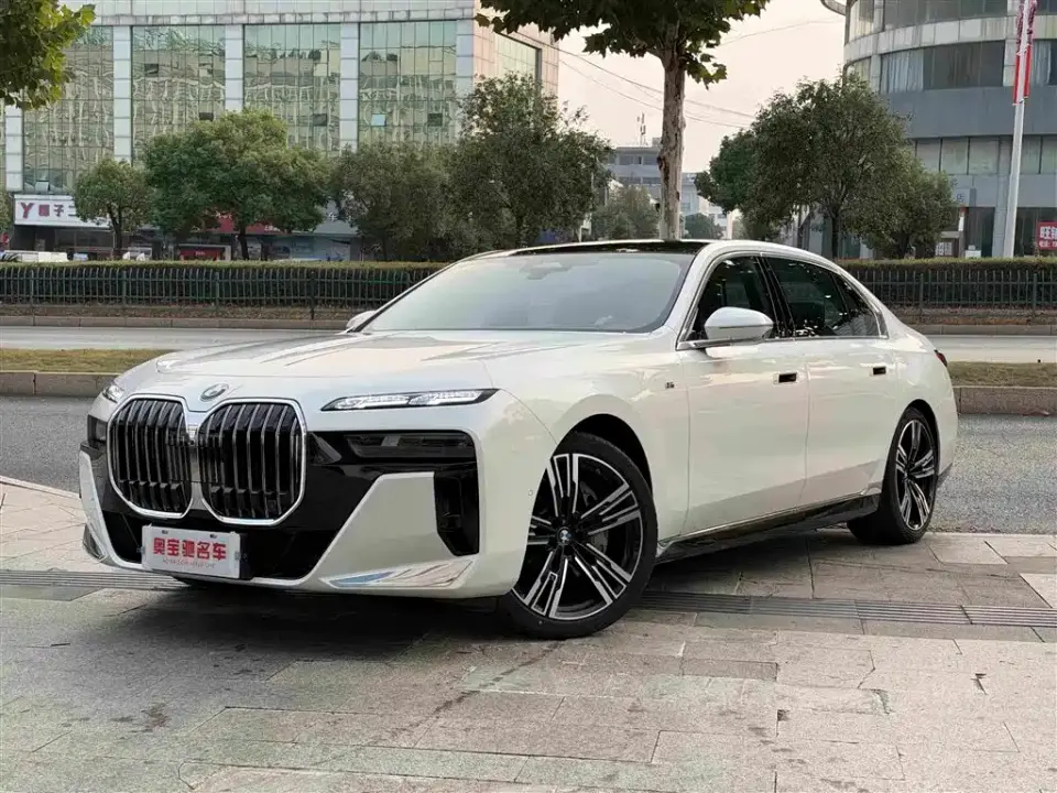 BMW 7 Series Model 740Li Leading M Sport Package 2025