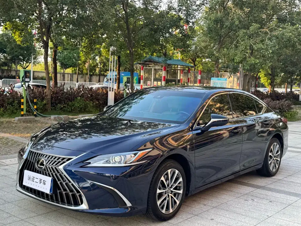 Lexus ES 200 Excellence Edition 2024