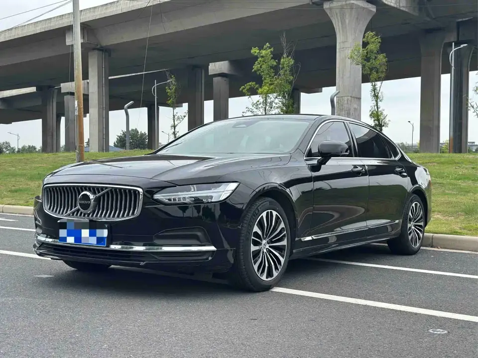Volvo S90 B5 Momentum Luxury Edition 2024