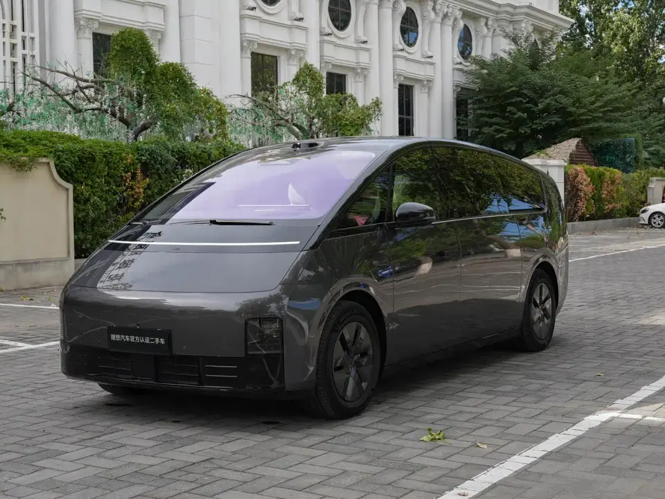 Li Auto MEGA Model Home Family Special Edition 2025