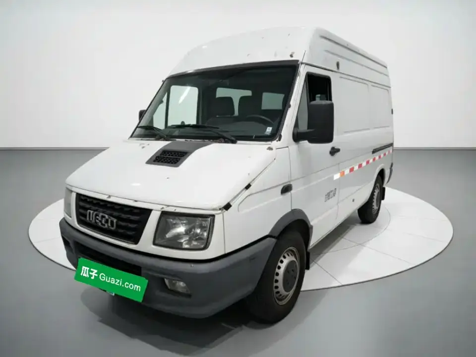 Iveco Daily Model 2.8T V35 VAN Cargo Van 3 Seats Short Wheelbase Medium Roof Single Tire Sliding Door 2022