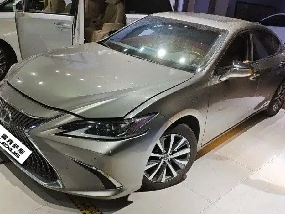 Lexus ES Model 300h Excellence Edition 2020