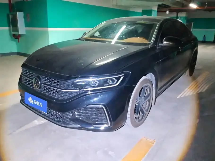 Volkswagen Passat 380TSI Starlight Luxury Edition 2024