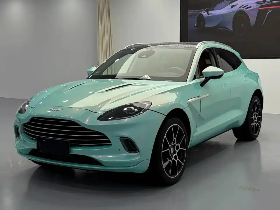 Aston Martin DBX 4.0T V8 Realm of Simplicity 2021