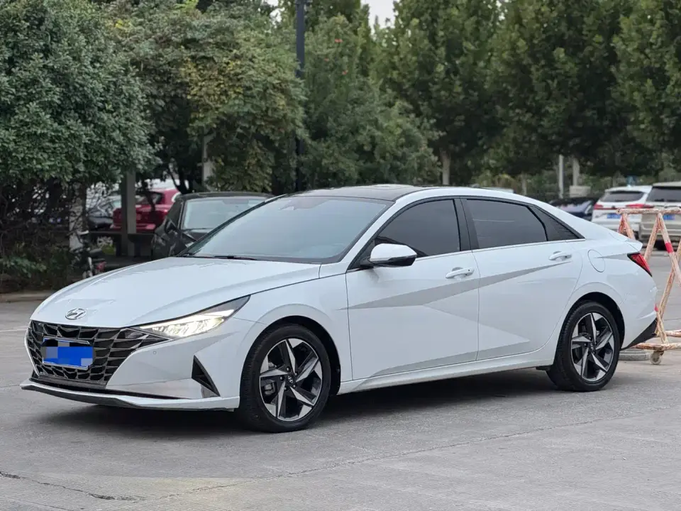 Hyundai Elantra 1.5L CVT LUX Premium Edition 2023