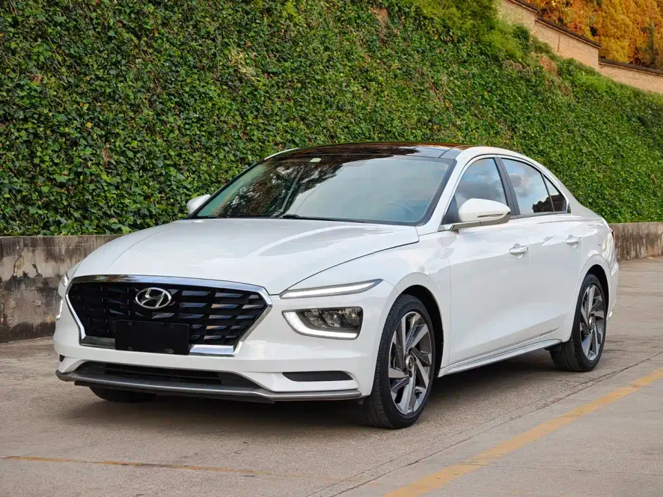 Hyundai Mistra 1.8L CVT LUX Premium 2021