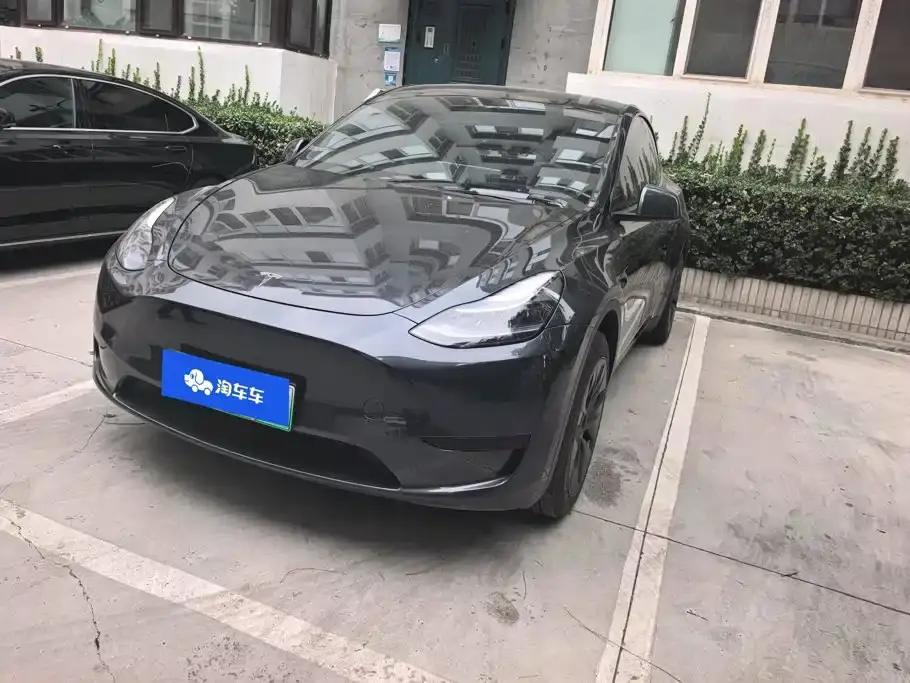 Tesla Model Y Rear-Wheel Drive Version 2024