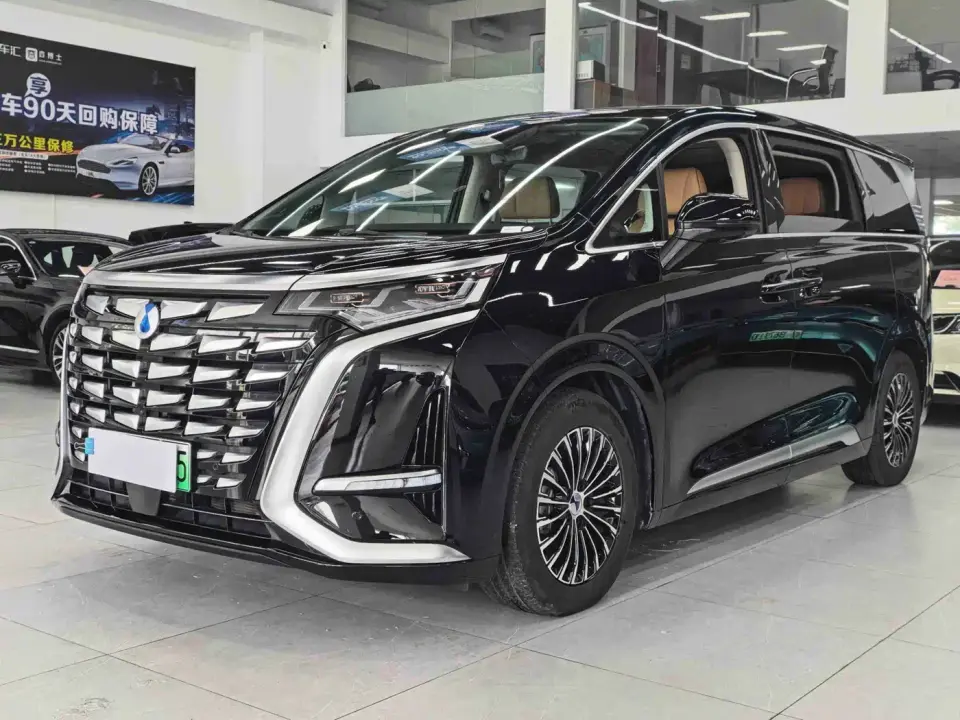 Denza D9 DM-i 980 AWD Prestige 2025