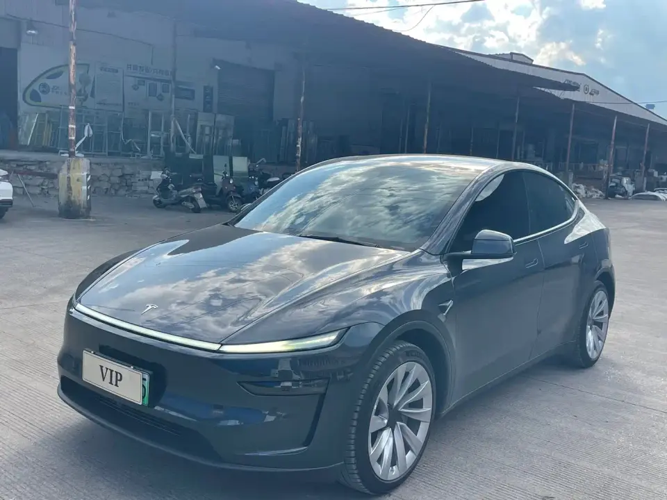 Tesla Model Y Long Range Rear-Wheel Drive 2026