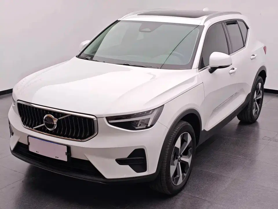 Volvo XC40 B4 AWD Smart Vision Luxury Edition 2025