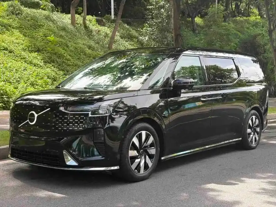 Volvo EM90 Ultra Six-Seater 2024