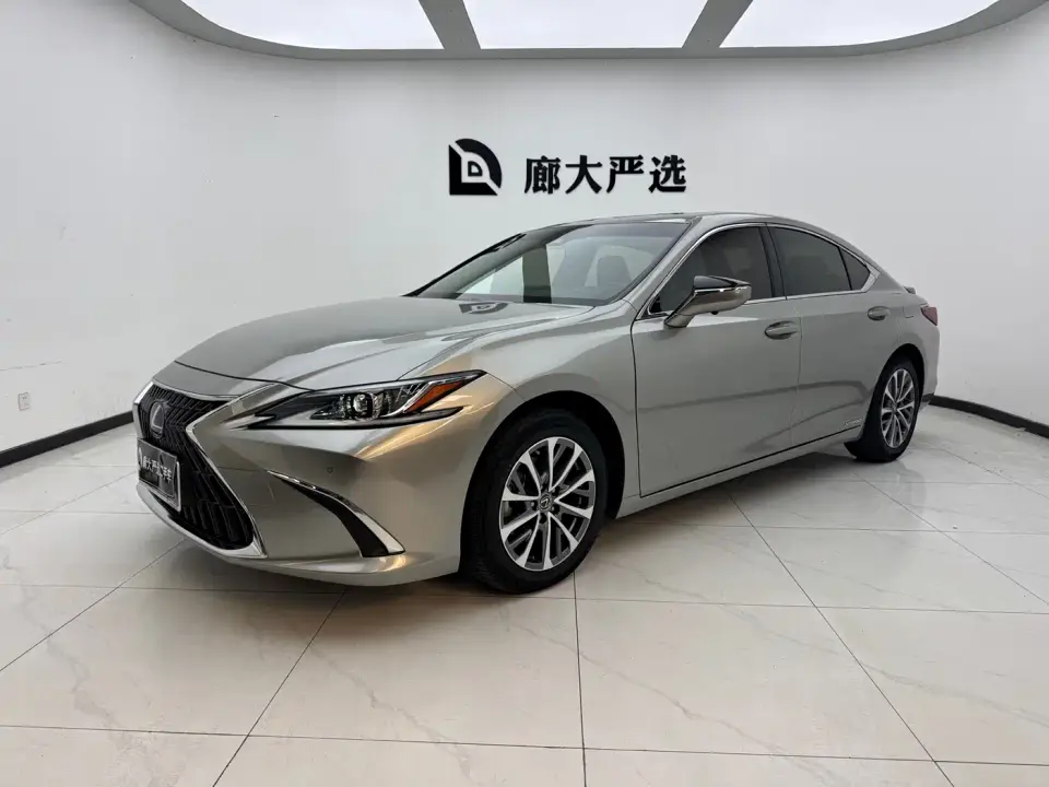 Lexus ES 300h Excellence Edition 2021