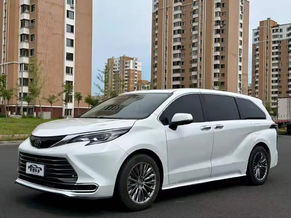 Toyota Sienna 2.5L Hybrid Premium Edition 2022