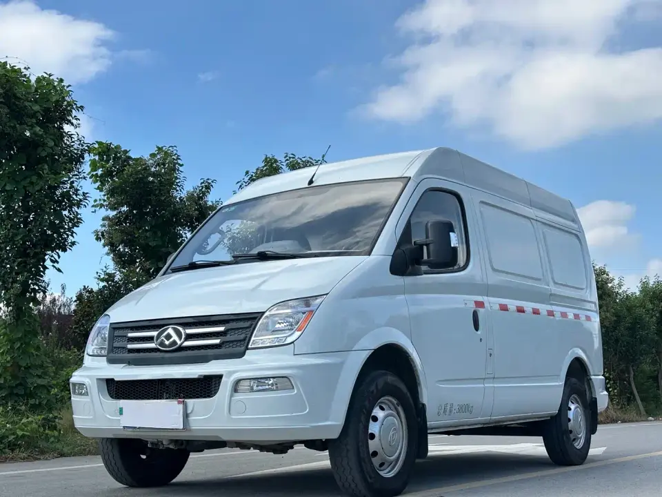 SAIC Maxus Xintu V80 2.0T Manual Classic City Delivery King Long Wheelbase High Roof 3-seater 2021