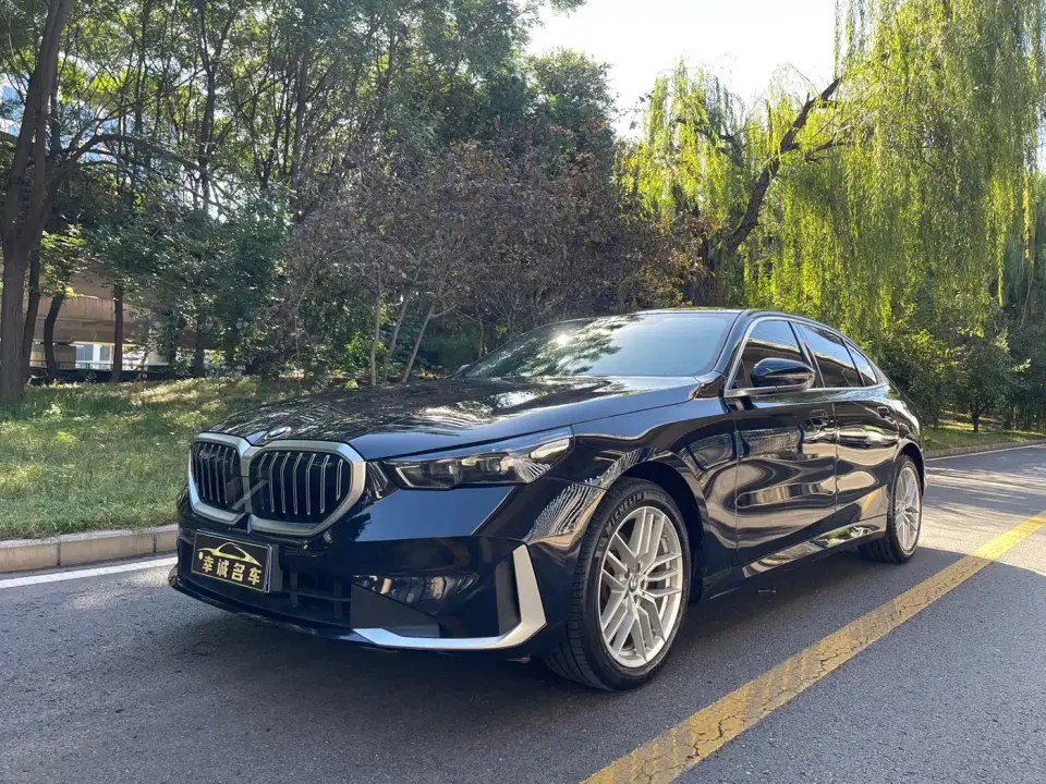BMW 5 Series 525Li Luxury Package 2024