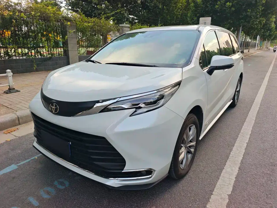 Toyota Sienna Model 2.5L Hybrid 2WD Comfort Edition 2025