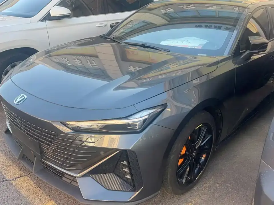 Changan UNI-V 1.5T Luxury Edition 2023
