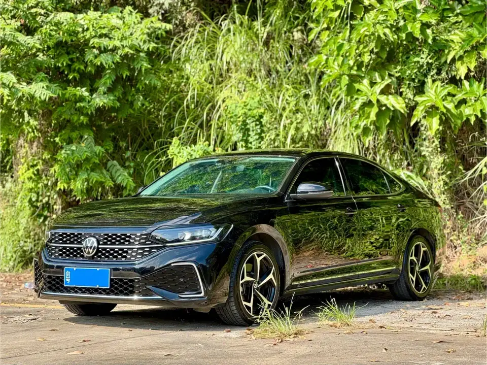 Volkswagen Passat 330TSI Starlight Elite Edition 2024