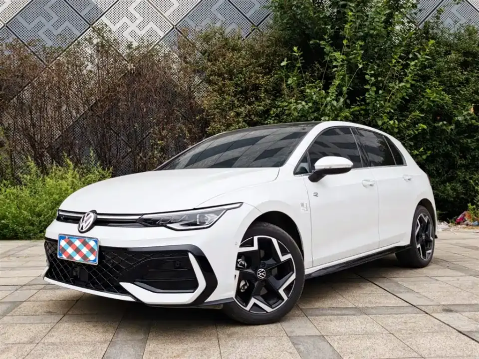 Volkswagen Golf Second Facelift 300TSI R-Line 2026