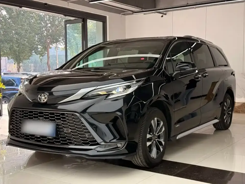 Toyota Granvia 2.5L Hybrid Premium PLUS 4WD Edition 2025