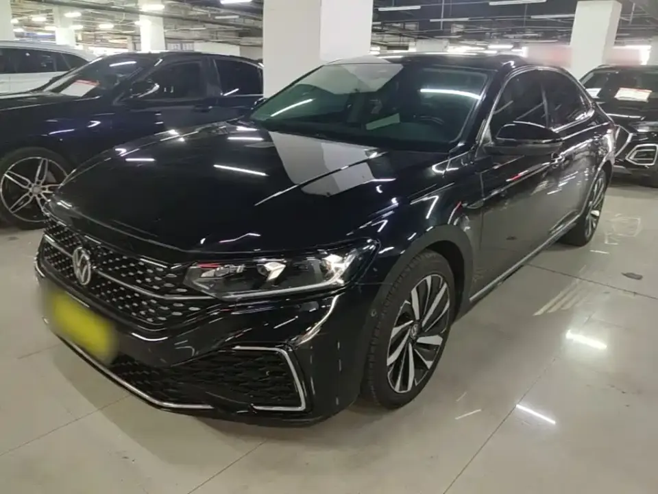 Volkswagen Passat 330TSI Starlight Luxury Edition 2021