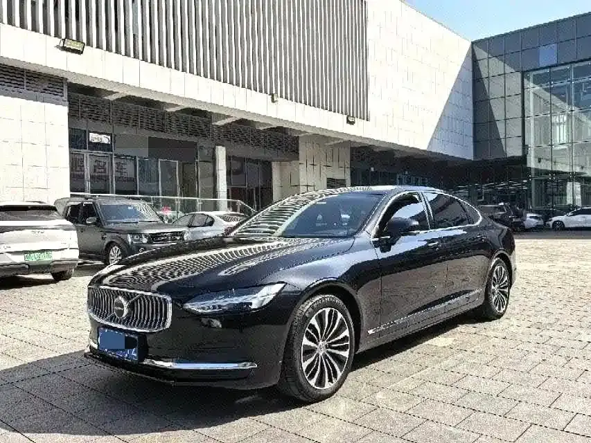 Volvo S90 B5 Momentum Luxury Edition 2024