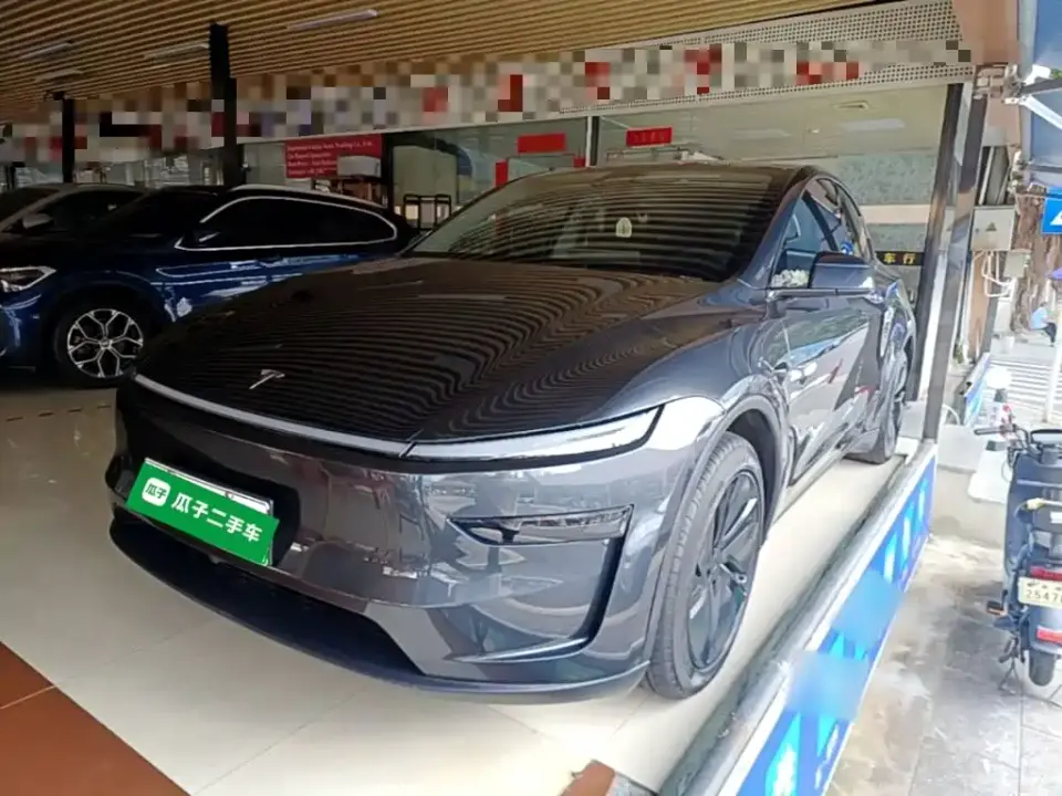 Tesla Model Y Rear-Wheel Drive 2025