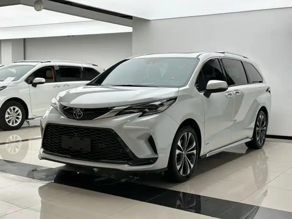 Toyota Granvia 2.5L Hybrid Premium PLUS 2025