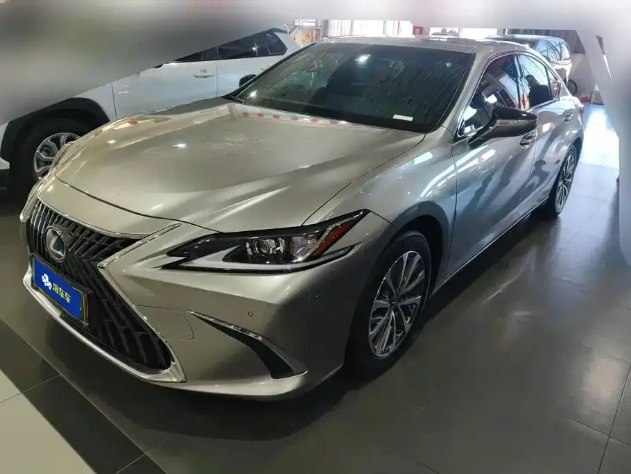 Lexus ES 200 Excellence Edition 2022