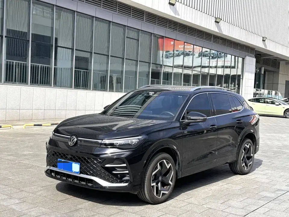 Volkswagen Tiguan L PRO 380TSI FWD R-Line Pilot Edition 2025
