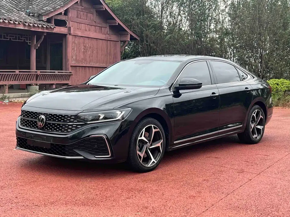 Volkswagen Passat Facelift 330TSI Starlight Elite Edition 2023