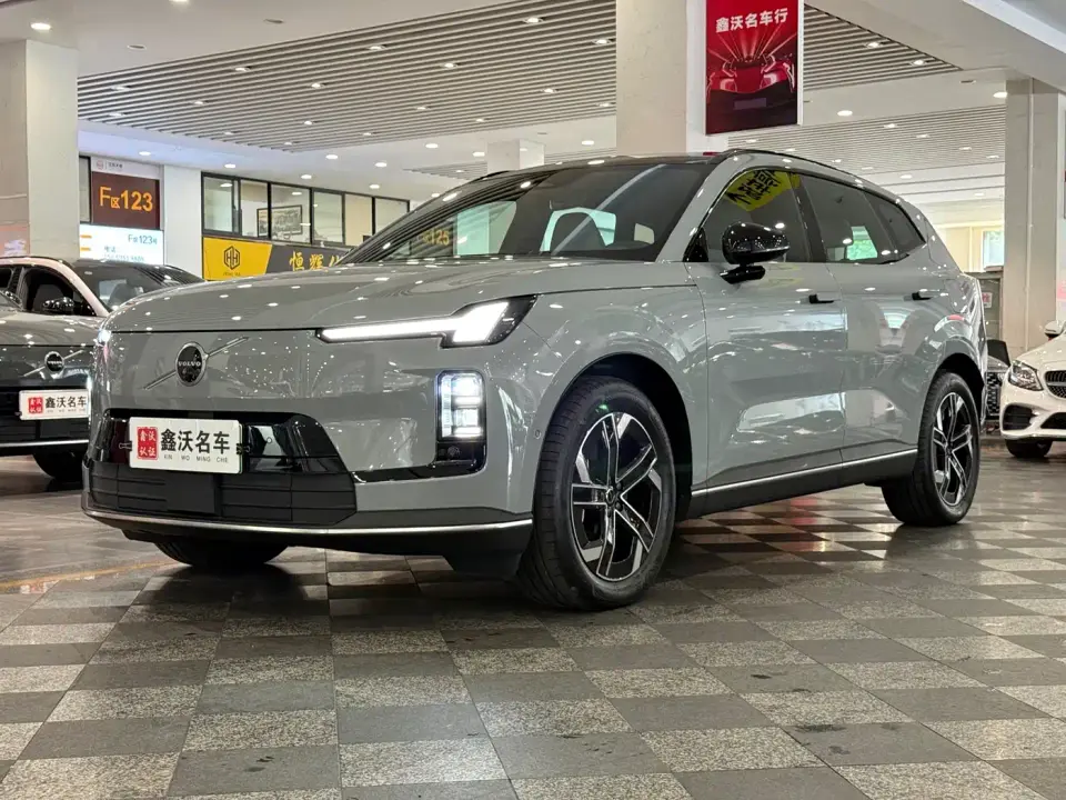 Volvo XC70 Plug-in Hybrid AWD Extended Range Core 2025