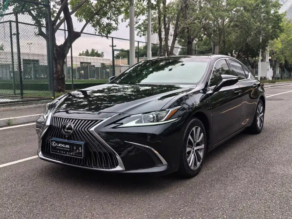 Lexus ES 200 Excellence Edition 2021