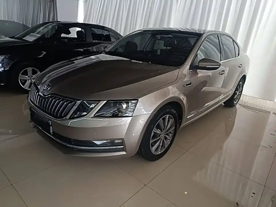 Skoda Octavia 1.5L Automatic Smart Luxury Edition 2021