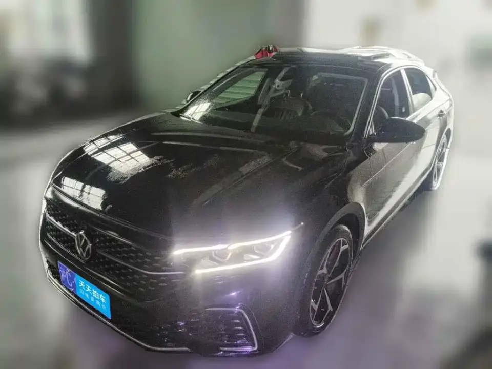Volkswagen Passat 330TSI Starlight Premium Edition 2022