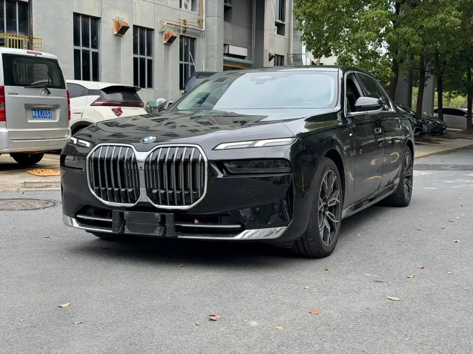 BMW 7 Series Model 735Li M Sport Package 2025