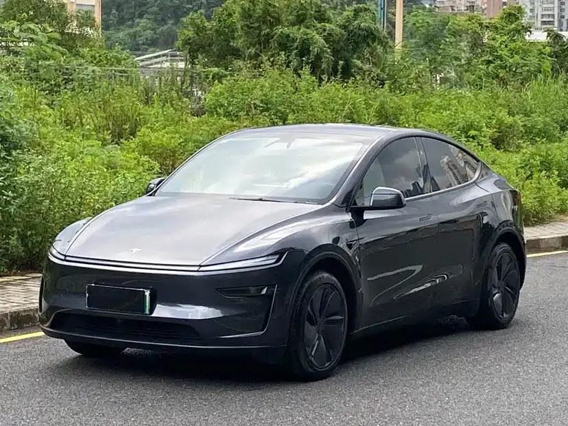 Tesla Model Y Rear-Wheel Drive 2025
