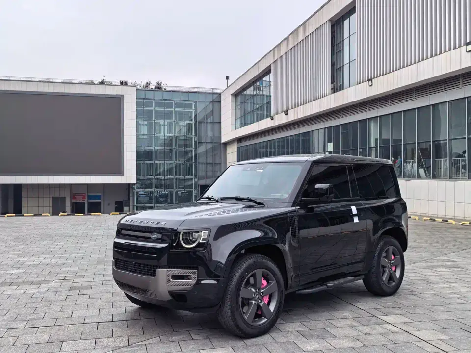 Land Rover Defender 90 3.0T P400 X-Dynamic HSE 2025