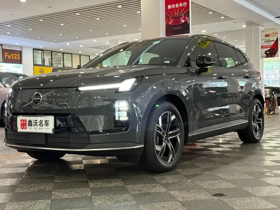 Volvo XC70 Plug-in Hybrid AWD Extended Range Core 2025