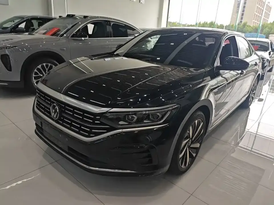 Volkswagen Passat Facelift 330TSI Luxury Edition 2023