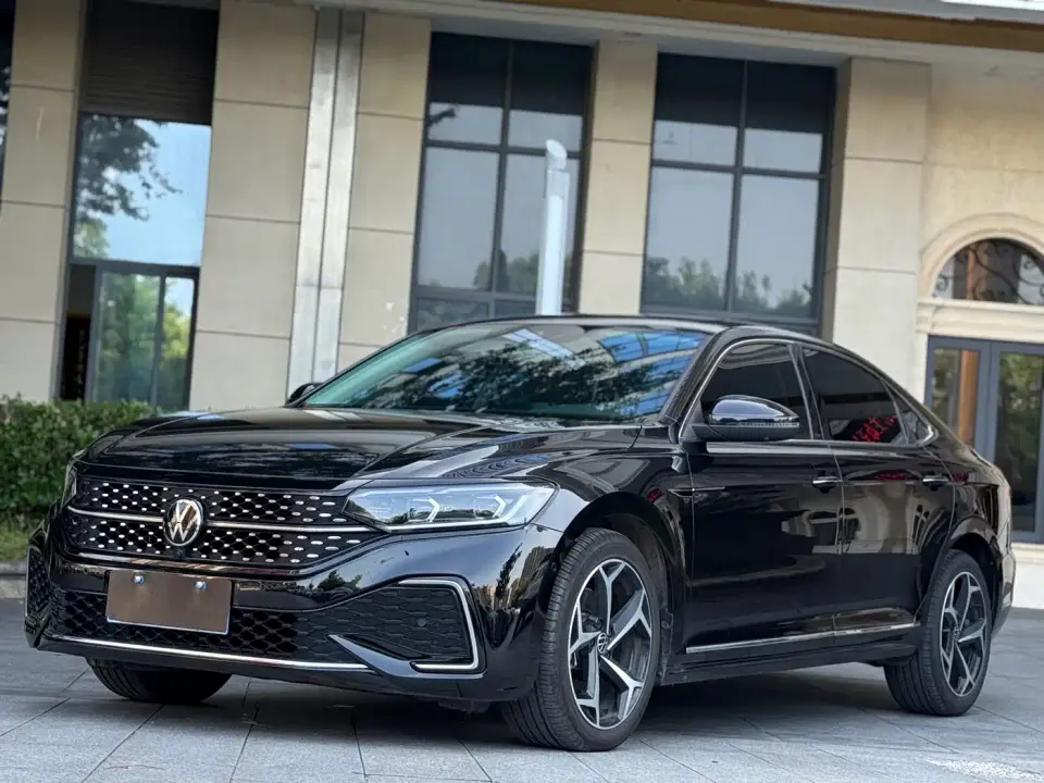 Volkswagen Passat 330TSI Starlight Luxury Edition 2023