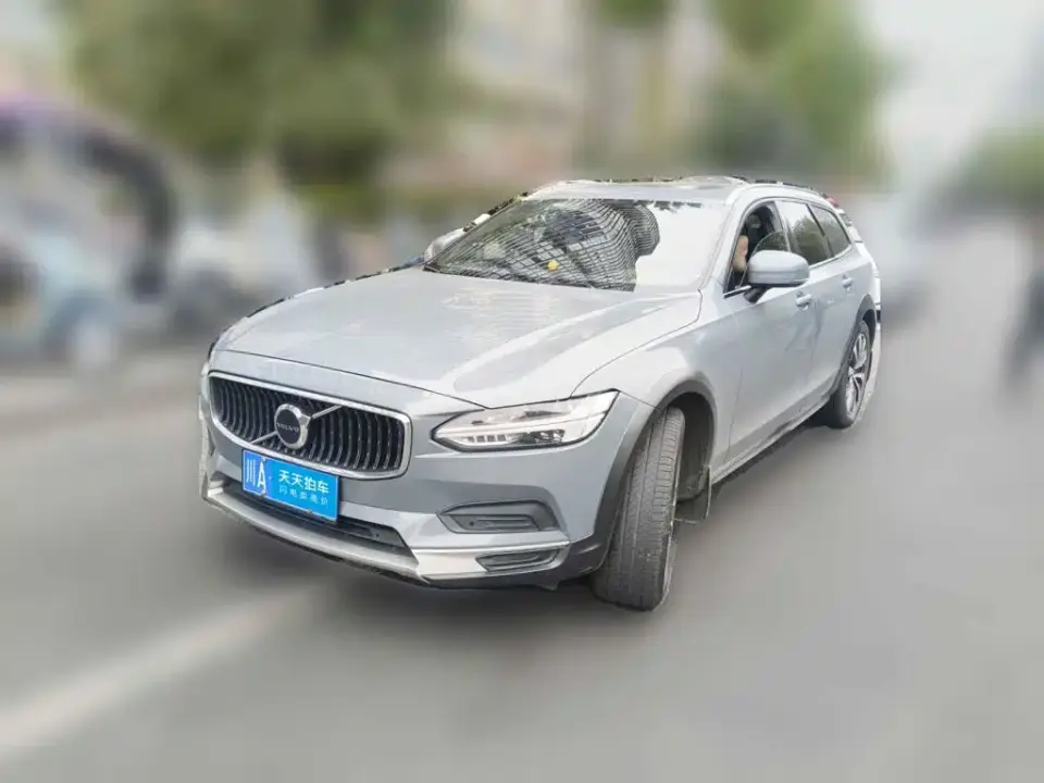 Volvo V90 Cross Country B5 AWD Momentum 2021