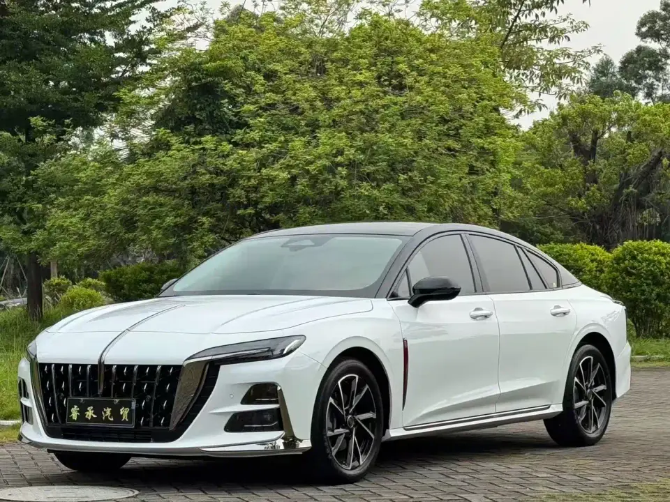 Hongqi H6 Model 2.0T Elegance Edition 2025
